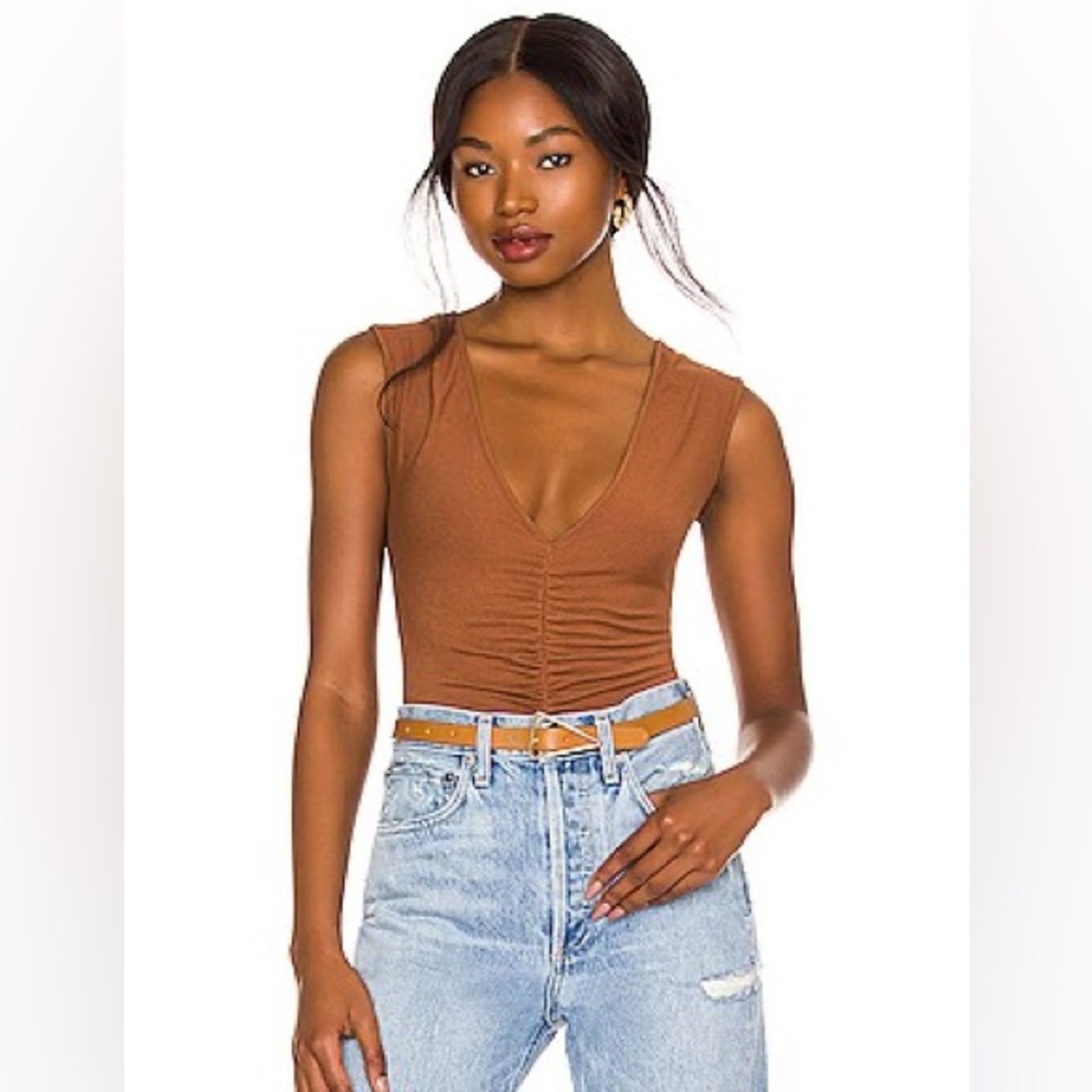 Willa Ruched Bodysuit in Caramel AGOLDE